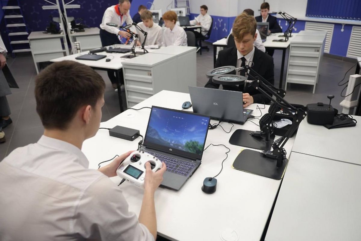 По Народной программе «Единой России» до 2030 года создадут ещё 50 передовых инженерных школ