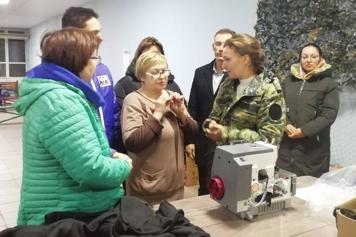 «Единая Россия» доставила швейное оборудование в ПВР в Ростовской области для изготовления термобелья для бойцов
