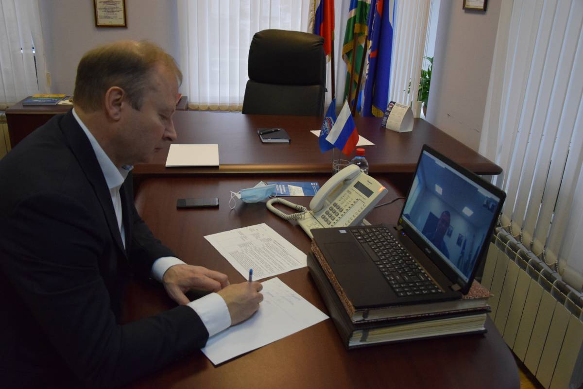 Лидер свердловских единороссов Виктор Шептий провел личный прием граждан