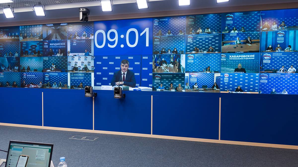 Необходимо обеспечить работу здравоохранения по всем направлениям.             Об этом говорили участники вебинара «Приемная разъясняет»