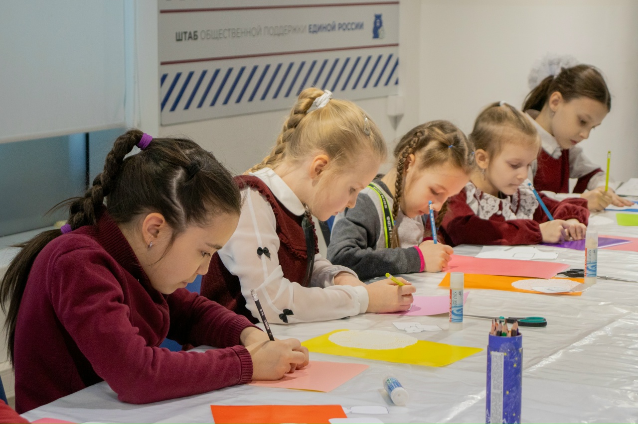 На площадке Штаба общественной поддержки прошел макстер-класс, приуроченный к Международному женскому Дню