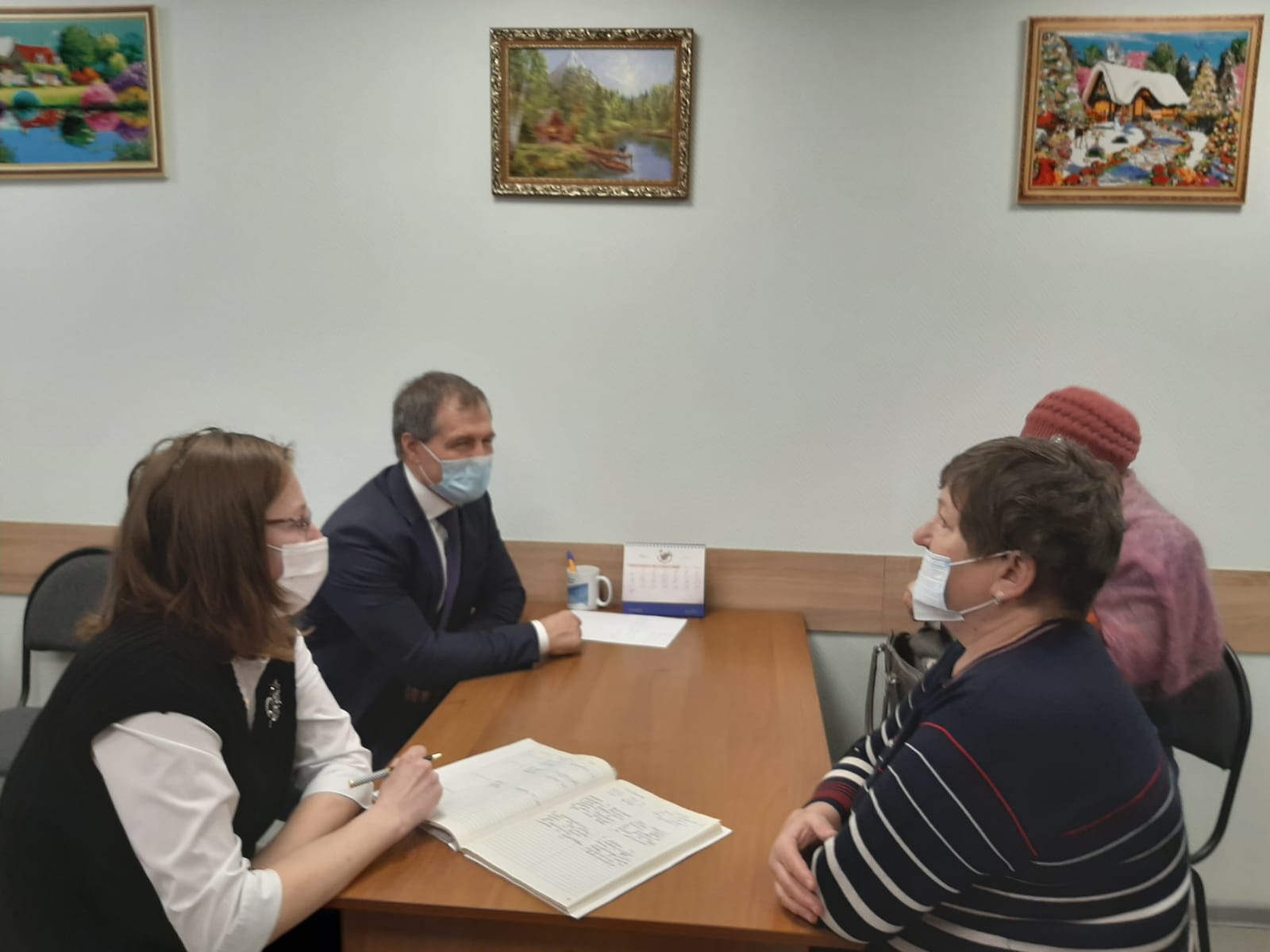 В общественной приемной Игоря Володина состоялись тематические приемы граждан по вопросам социальной поддержки населения