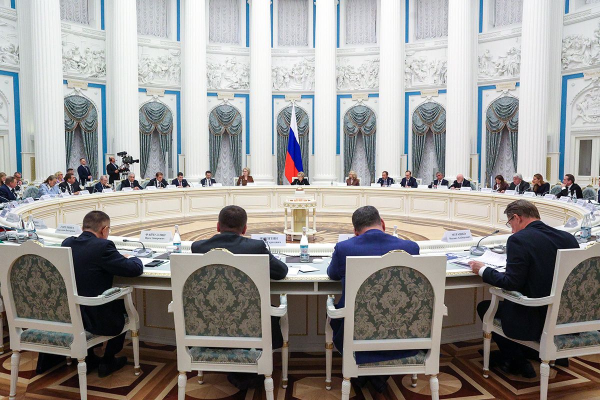 «Единая Россия» поможет внедрить новые меры помощи семьям в регионах
