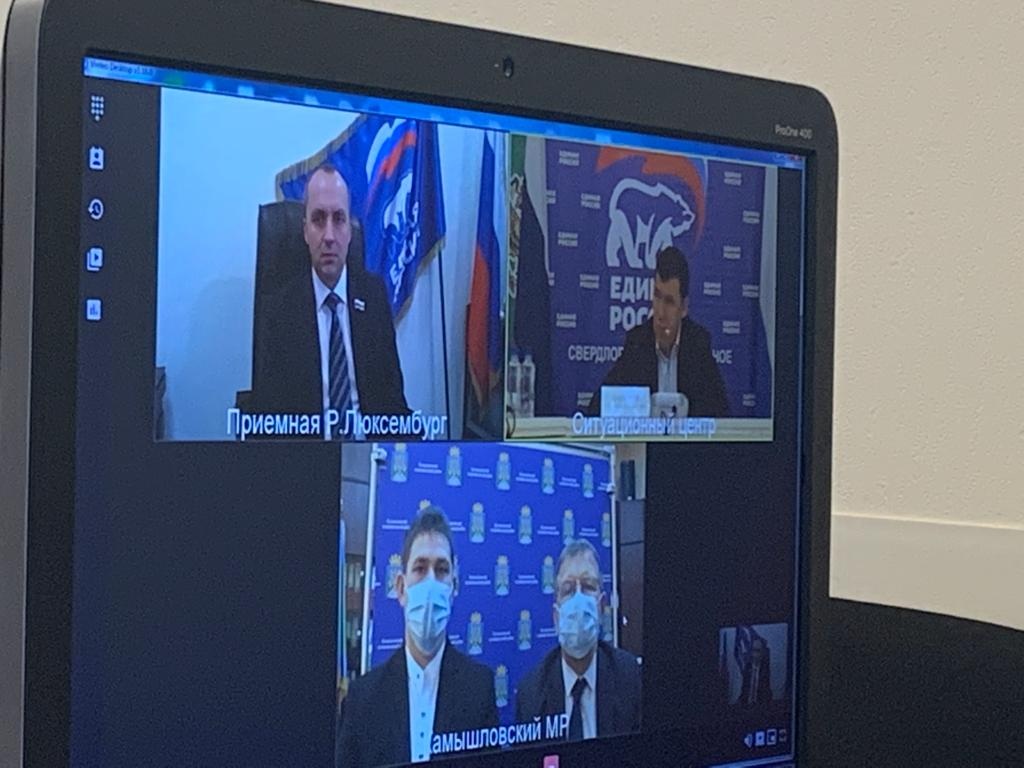 Евгений Куйвашев поручил до 1 сентября решить вопрос с чистой водой для жителей села Обуховское