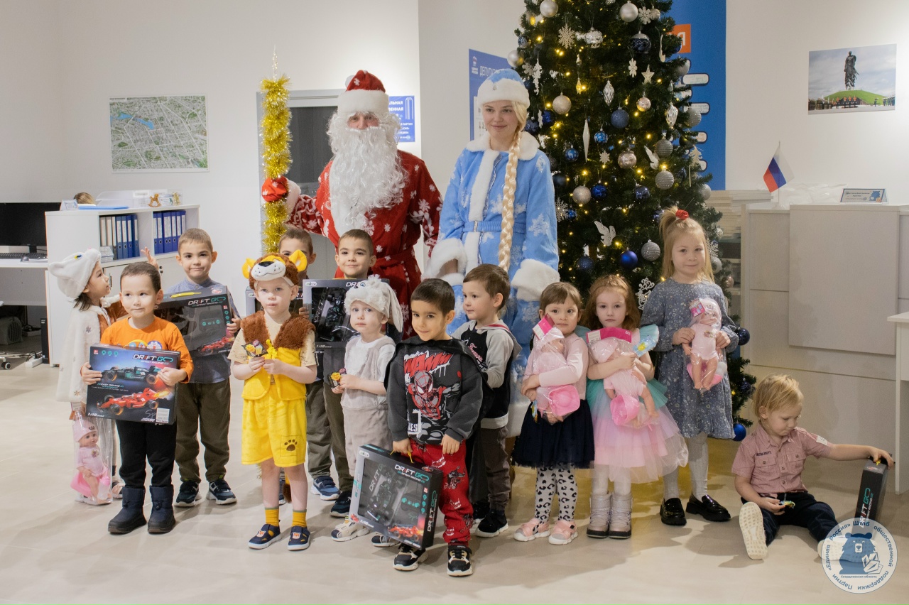 На площадке Штаба общественной поддержки состоялась "Волшебная сказка", приуроченная к Новому Году