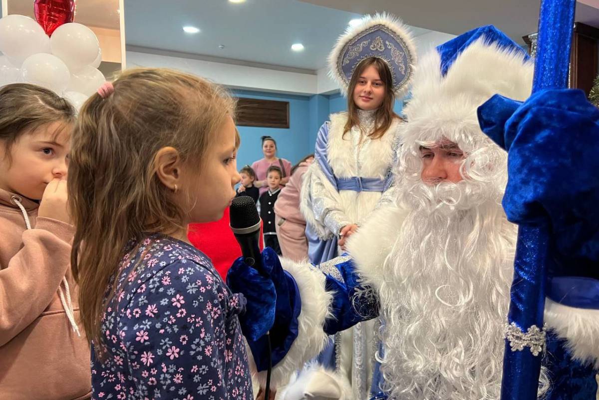 «Молодая Гвардия Единой России» и «Волонтёрская Рота» организовали новогодние праздники для 1,5 тысяч детей в Запорожье и ДНР