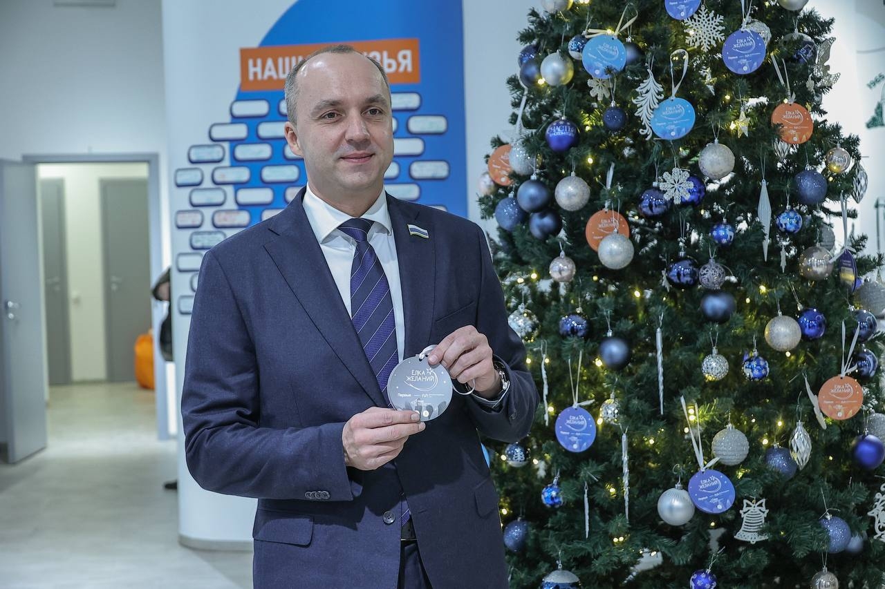 Людмила Бабушкина и Михаил Клименко приняли участие в благотворительной акции "Елка желаний"