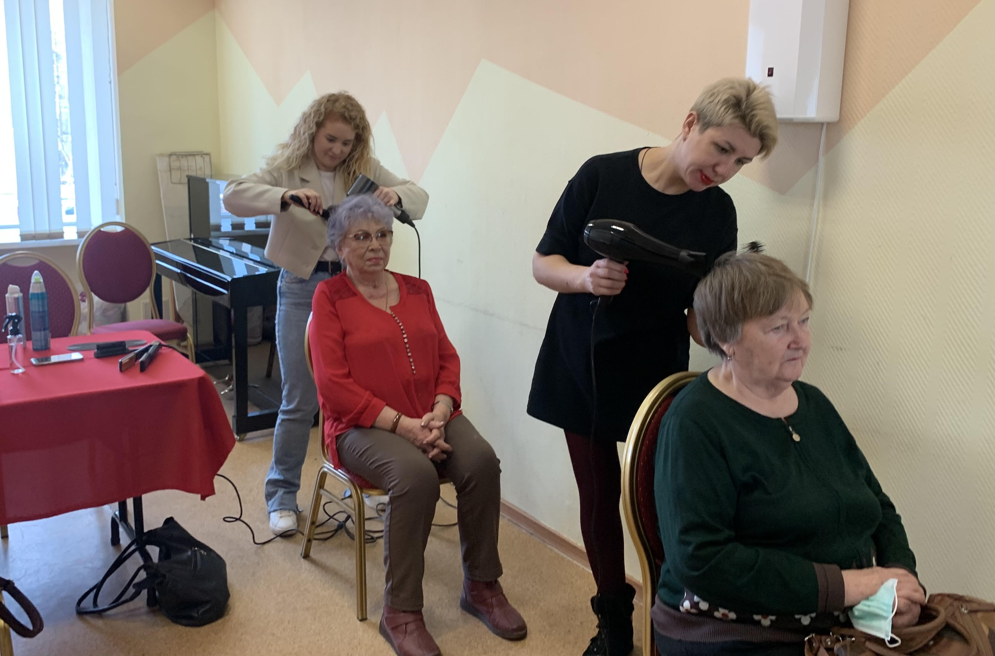 Сотрудник Региональной общественной приемной принял участие в концерте для блокадников и узников концлагерей