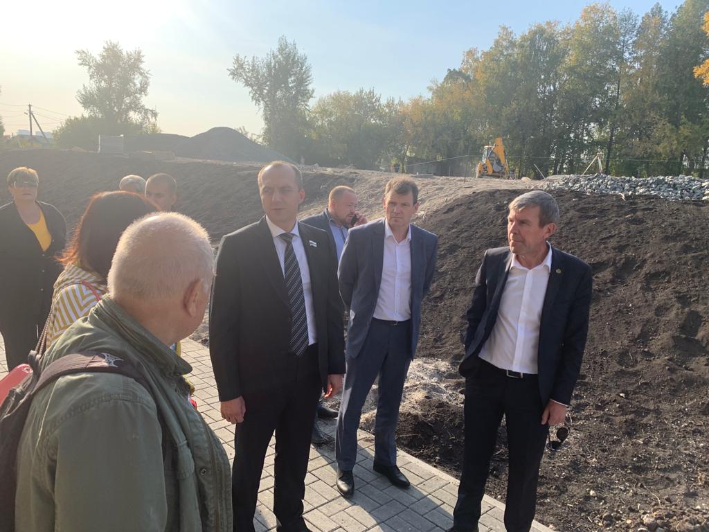 Михаил Клименко проверил ход реконструкции школы 24
