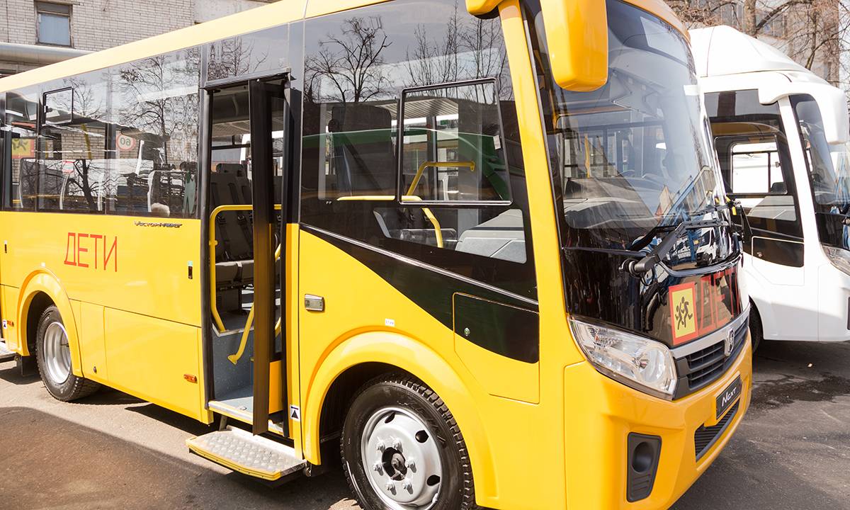 Глава государства по предложению «Единой России» поручил дополнительно закупать не менее 4 тысяч школьных автобусов ежегодно