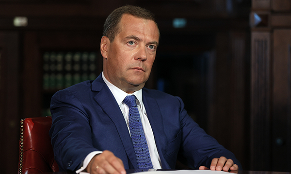 Дмитрий Медведев о поддержке людей в кризис: Во многом ее обеспечили результаты работы предыдущего Правительства