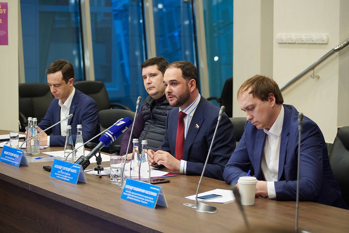 «Единая Россия» предложила меры поддержки студенческой занятости и развития науки в условиях санкций