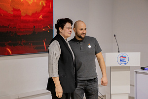 На площадке Штаба общественной поддержки состоялось торжественное открытие выставки "Живые истории".