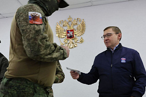 Владимир Якушев вручил бойцам специальной военной операции сертификаты об окончании курсов по управлению БПЛА