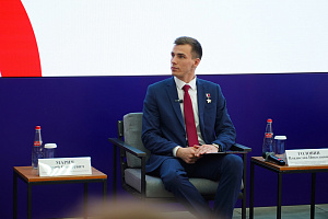 Владислав Головин предложил разработать для каждого региона Стратегию патриотического воспитания